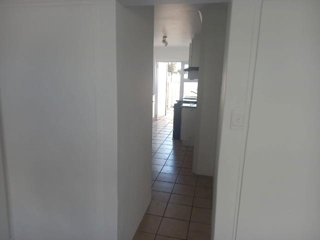 Apartment for rent in Temperance Town, City of Cape Town