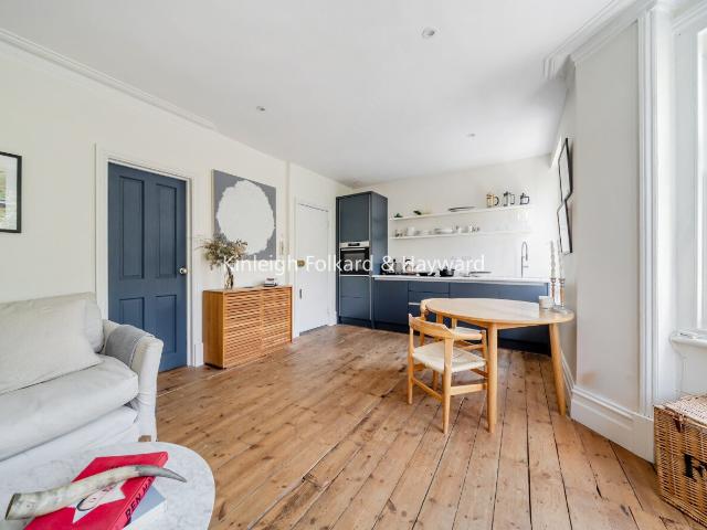 Apartment for rent in Oval, Greater London