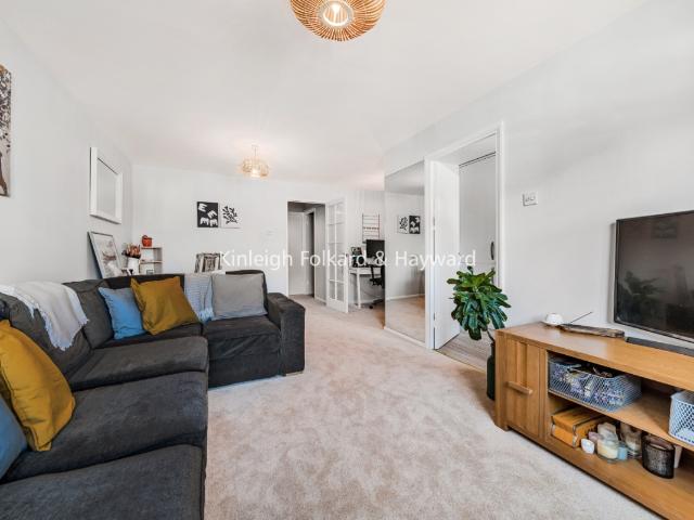 Apartment for rent in Furzedown, Greater London
