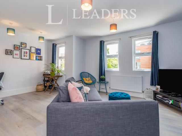 Apartment for rent in Ashley Park, Surrey