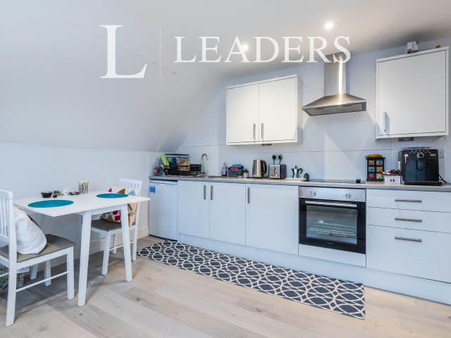 Apartment for rent in Ashley Park, Surrey