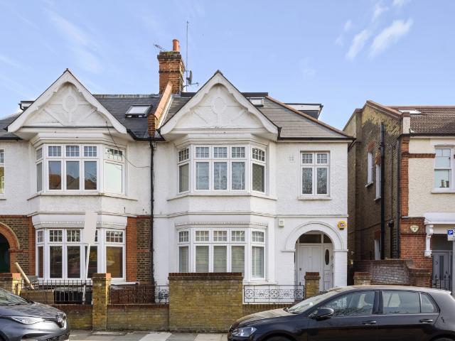 Apartment for rent in London Borough of Merton, Greater London