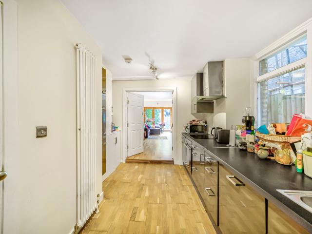 Apartment for rent in London Borough of Ealing, Park Royal