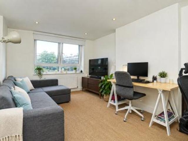 Apartment for rent in Hughesfield Estate, Greater London