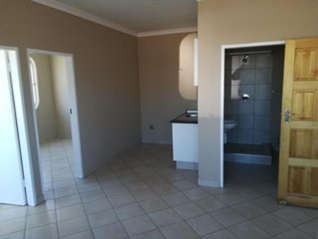 Apartment for rent in Allen Grove, Kempton Park