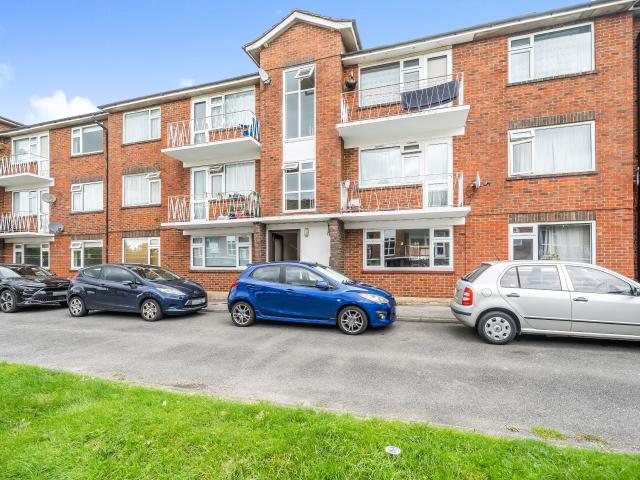 Apartment for rent in Perryfields, West Sussex