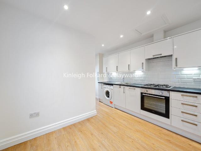 Apartment for rent in London Borough of Merton, Collier's Wood
