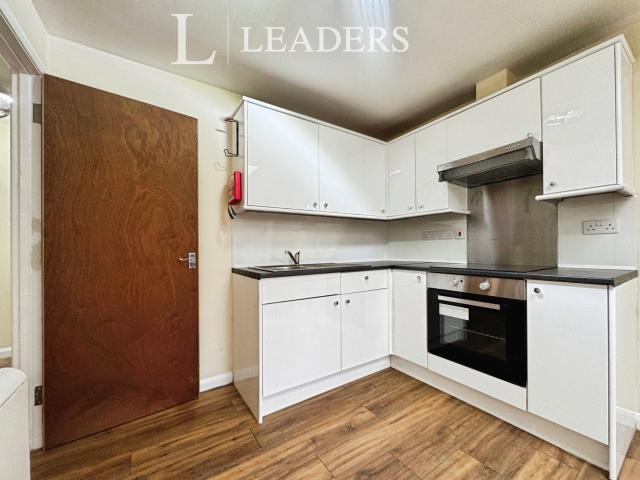 Apartment for rent in Southtown, Stokesby