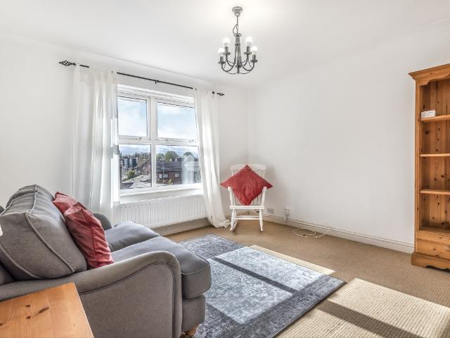 Apartment for rent in London Borough of Merton, Merton Park