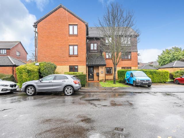 Apartment for rent in London Borough of Merton, Collier's Wood