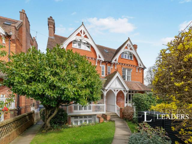 Apartment for rent in Tower Hill, Pachesham Park