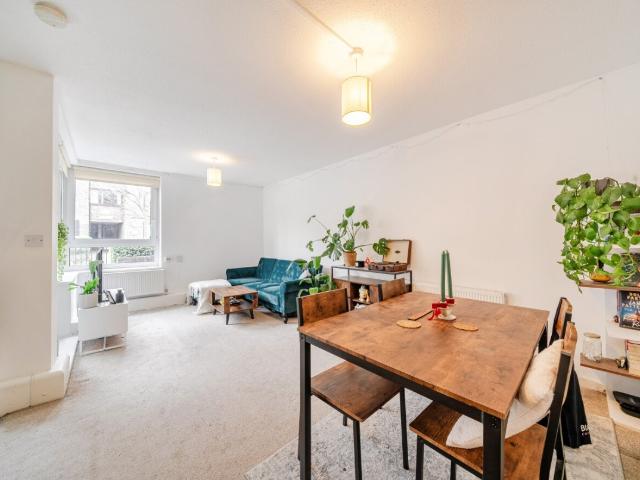 Apartment for rent in Southfields, Greater London