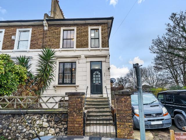 Apartment for rent in London Borough of Lewisham, Blackheath