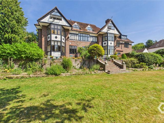 Apartment for rent in Perryfields, West Sussex