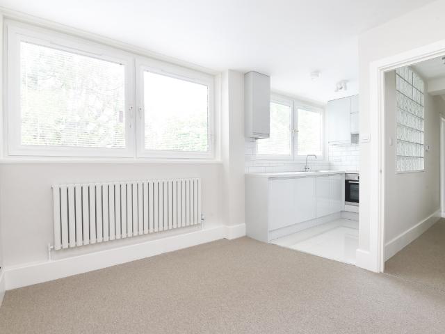 Apartment for rent in Widmore, Greater London