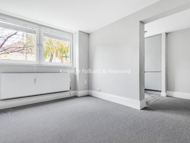 Apartment for rent in Widmore, Greater London
