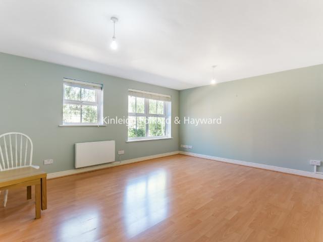 Apartment for rent in Furzedown, Greater London