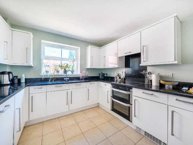 Apartment for rent in Furzedown, Greater London