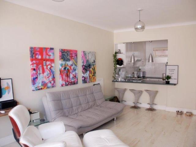 Apartment for rent in Mouille Point, Cape Town