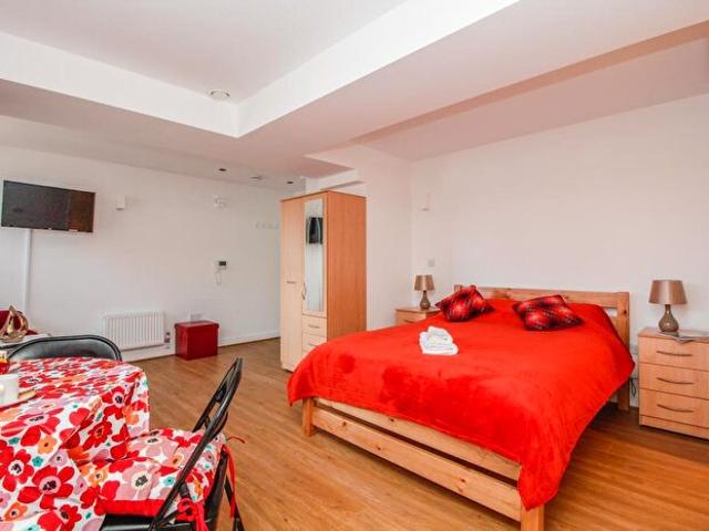Apartment for rent in Holywell, The Slade
