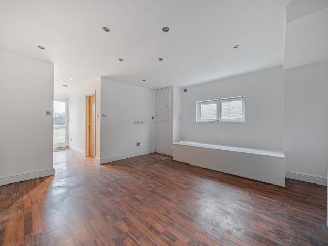 Apartment for rent in London Borough of Croydon, Thornton Heath