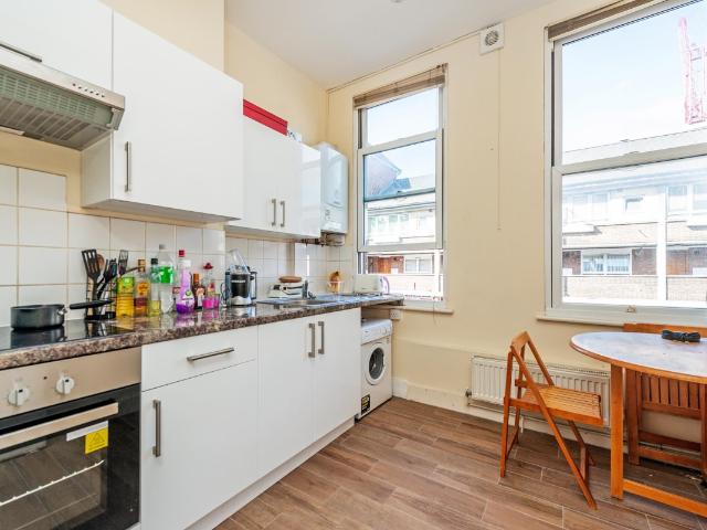 Apartment for rent in West Kensington, Greater London
