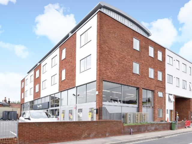 Apartment for rent in Blackhills, Surrey