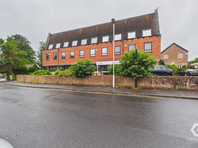 Apartment for rent in Perryfields, West Sussex