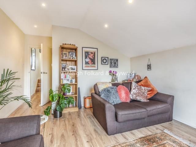Apartment for rent in Furzedown, Greater London