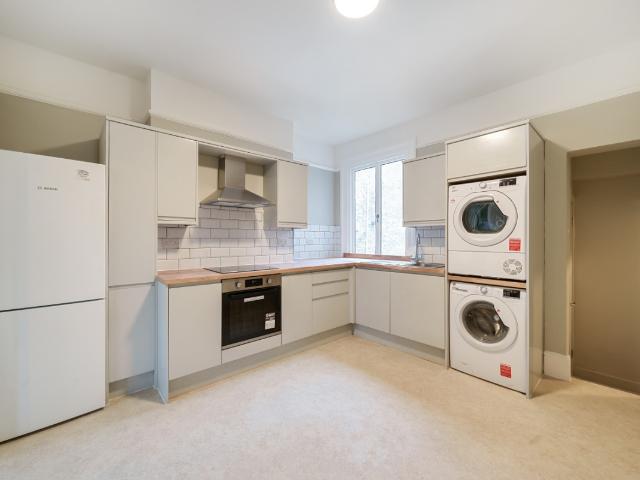 Apartment for rent in Furzedown, Greater London