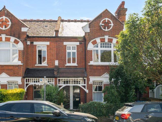 Apartment for rent in London Borough of Merton, Merton Park