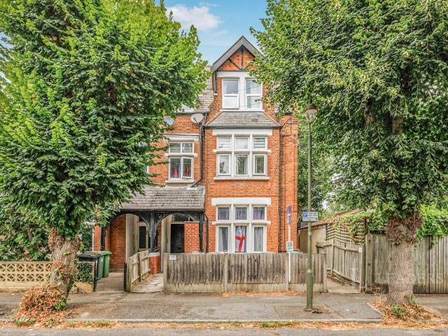 Apartment for rent in Woodcote, Epsom