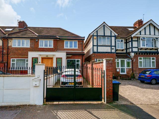 Apartment for rent in Kingston Vale, Greater London