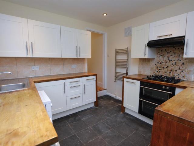 Apartment for rent in London Borough of Merton, Collier's Wood