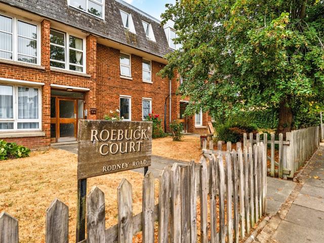 Apartment for rent in Motspur Park, Greater London