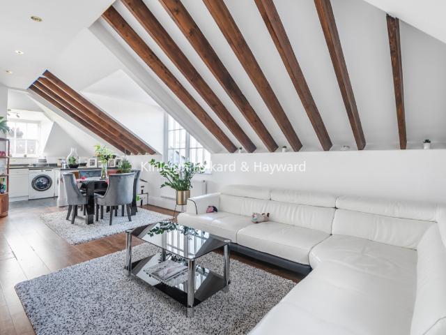 Apartment for rent in Colney Hatch, Greater London