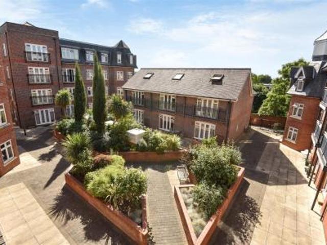 Apartment for rent in Leatherhead, Mole Valley