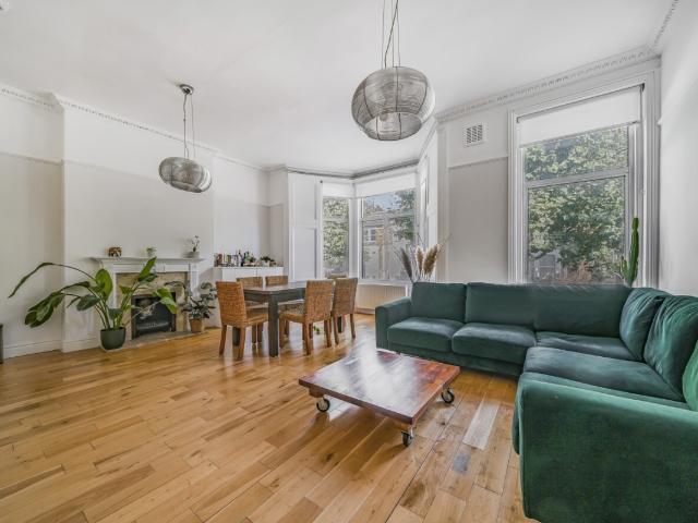 Apartment for rent in Brook Green, Greater London