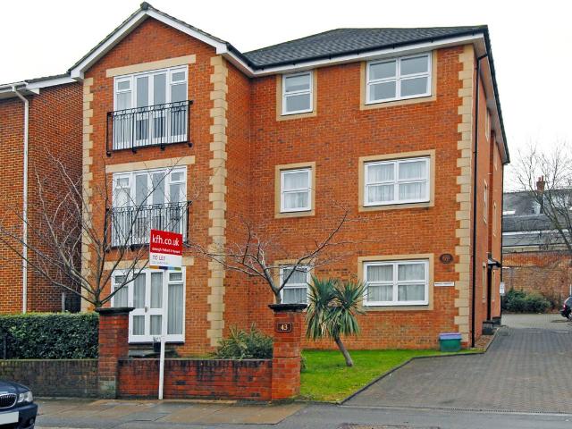 Apartment for rent in London Borough of Merton, Merton Park