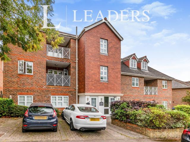 Apartment for rent in Pachesham Park, Surrey