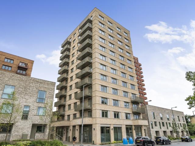 Apartment for rent in Roding Riverside, Greater London