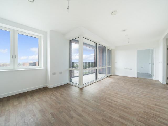Apartment for rent in Roding Riverside, Greater London
