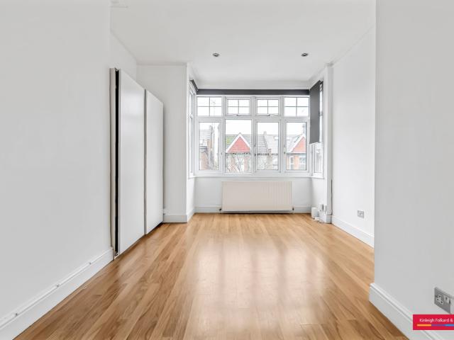 Apartment for rent in Colney Hatch, Greater London