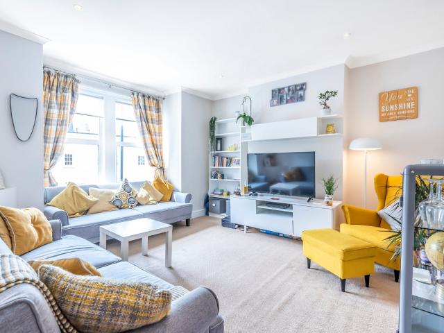 Apartment for rent in London Borough of Hounslow, Strand