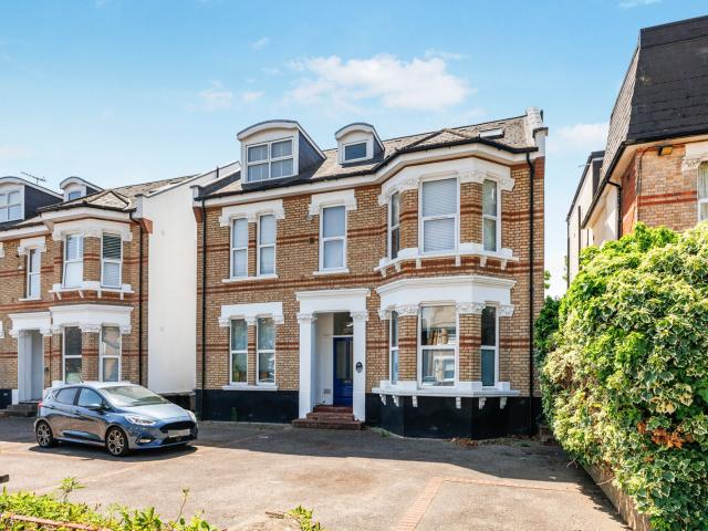 Apartment for rent in Berrylands, Greater London