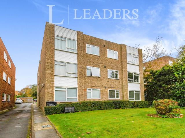 Apartment for rent in Longlands, Greater London