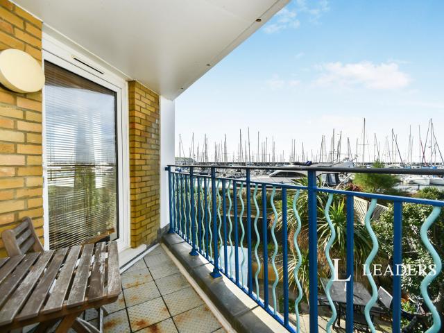 Apartment for rent in Roedean
