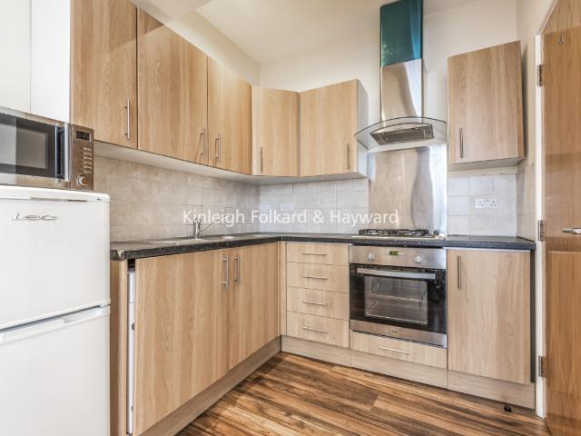 Apartment for rent in Furzedown, Greater London