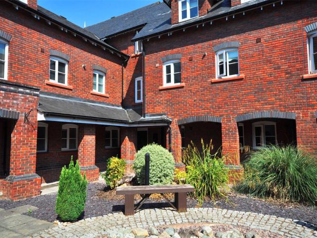 Apartment for rent in Hough Green, Two Mills