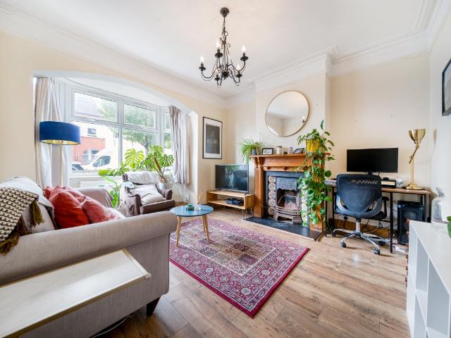 Apartment for rent in Summerstown, Greater London
